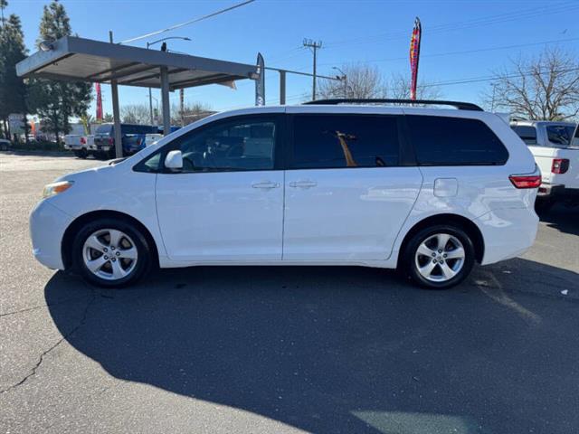 $16998 : 2017 Sienna LE 8-Passenger image 10