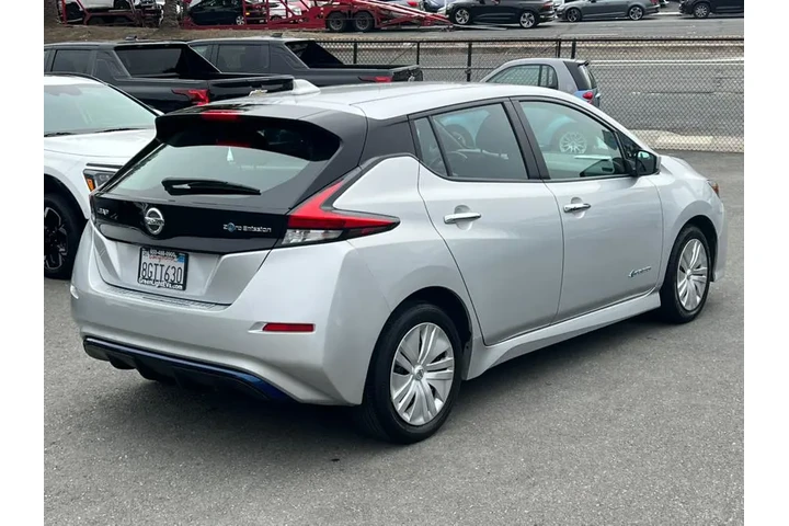 $11400 : 2019 LEAF S image 5
