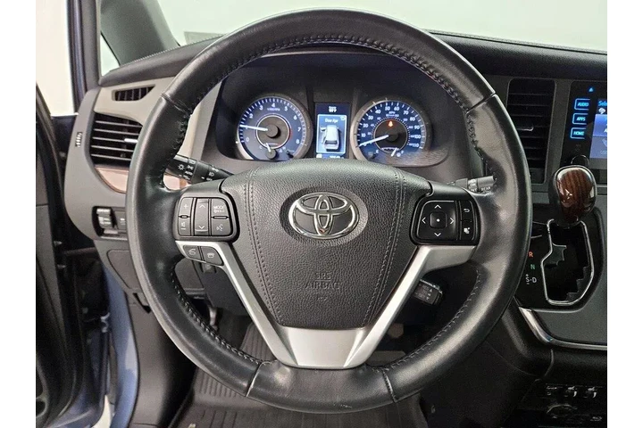 $29998 : Toyota Sienna 2017 AWD XLE 7 image 10
