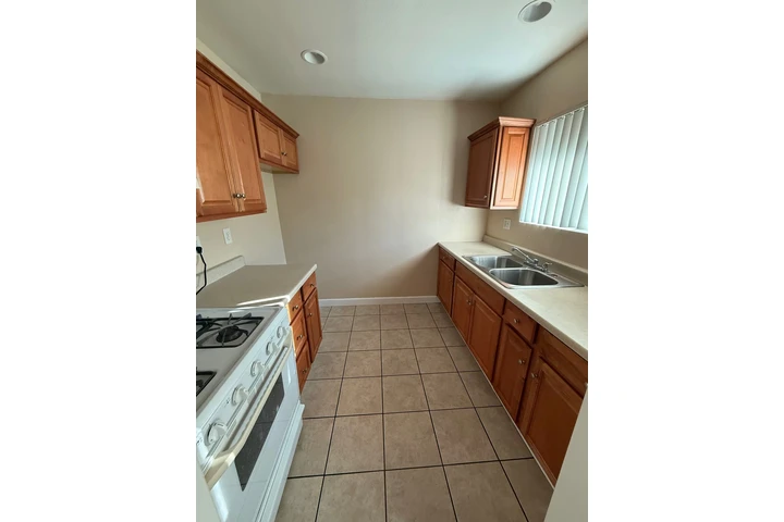 $1695 : APARTAMENTO DE 1 RECAMARA image 2