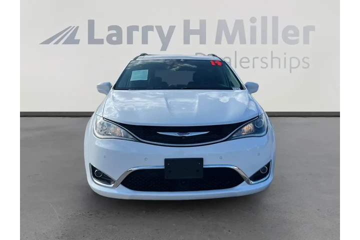 Chrysler Pacifica 2019 Touri image 8