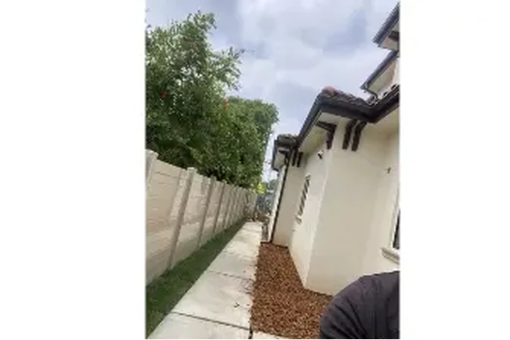 Concrete and block Walls image 2