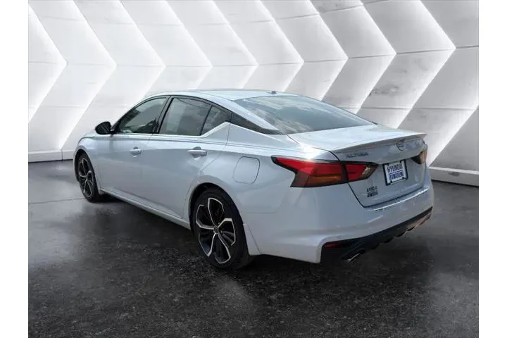 $19995 : Nissan Altima 2023 2.5 SR 4d image 8