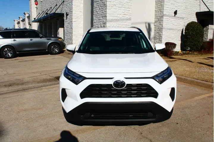 $27944 : Toyota RAV4 2024 AWD XLE 4dr image 5