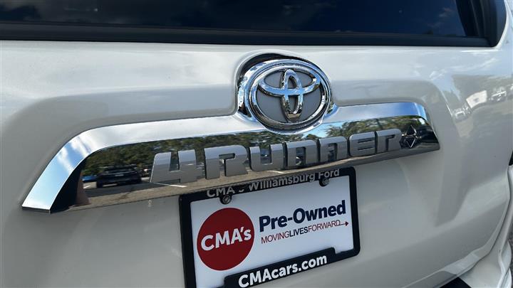 $42400 : PRE-OWNED 2022 TOYOTA 4RUNNER image 8