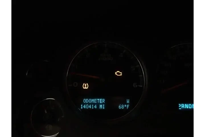 $10904 : Chevrolet Suburban 2010 4x2 image 4