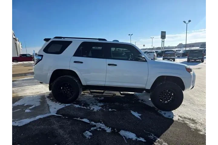 $39995 : Toyota 4Runner 2021 4x4 Vent image 4