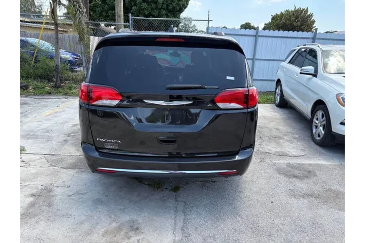 $9400 : 2017 Pacifica Touring Plus image 5