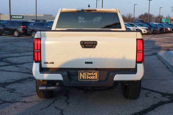 $39988 : 2025 Tacoma 4WD TRD Off Road image 5