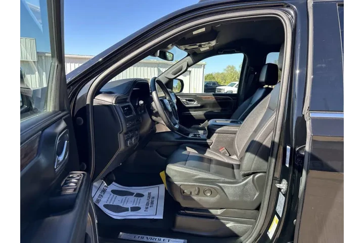 $30900 : 2023 Suburban LT image 10