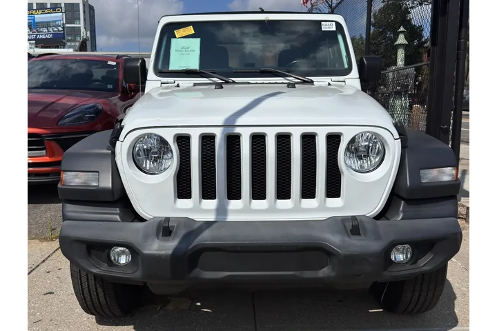 $23795 : Jeep Wrangler Unlimited 2021 image 2