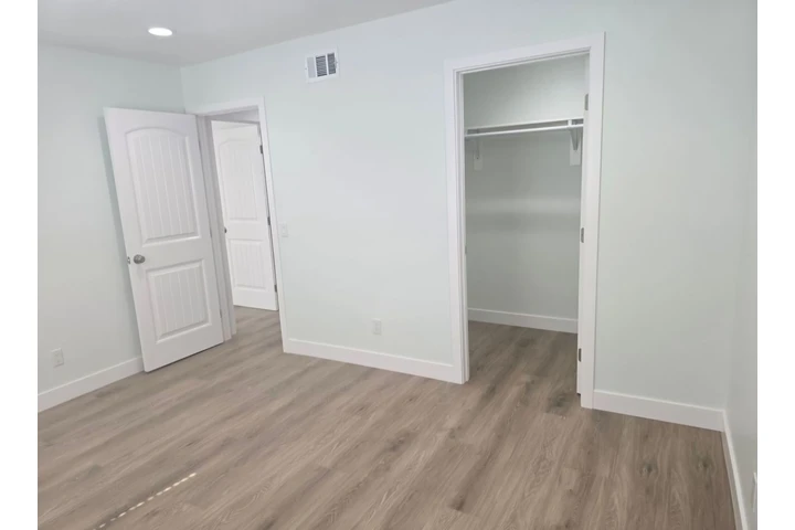 $1200 : RECAMARA EN RENTA image 4