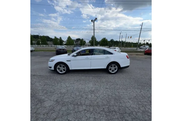2018 Taurus SEL image 4