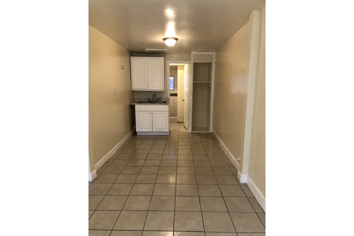 $1295 : Single, utilities included, In image 4