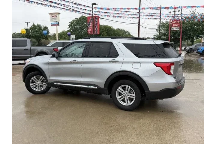 $23698 : Ford Explorer 2023 XLT 4dr S image 9