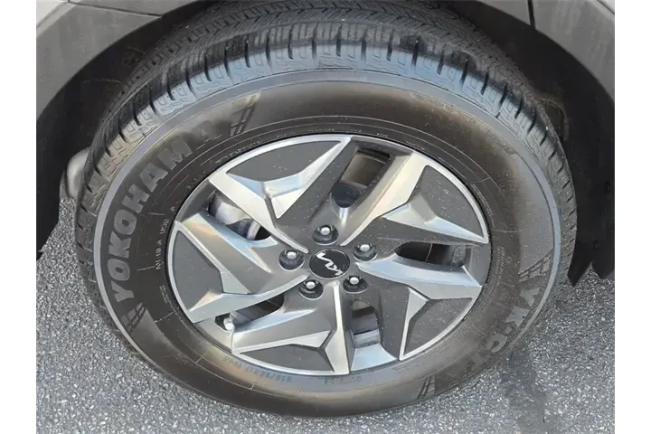 $22950 : Kia Sorento Hybrid 2022 S 4d image 9