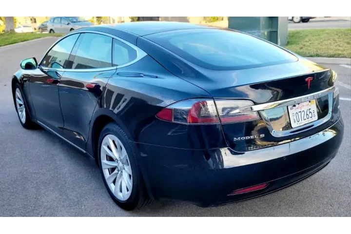 $29950 : 2018 Model S 75D image 5