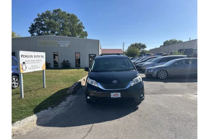 $12990 : 2014 Sienna XLE 7-Passenger image 9