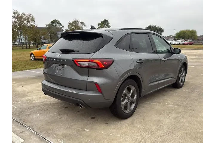 $22591 : Ford Escape 2023 ST-Line 4dr image 4