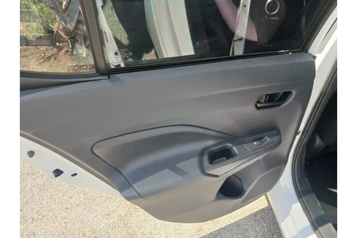 $17800 : 2025 Versa S image 5