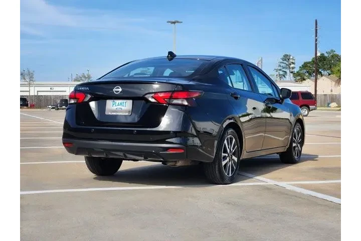 $17506 : Nissan Versa 2025 SV 4dr Sed image 5