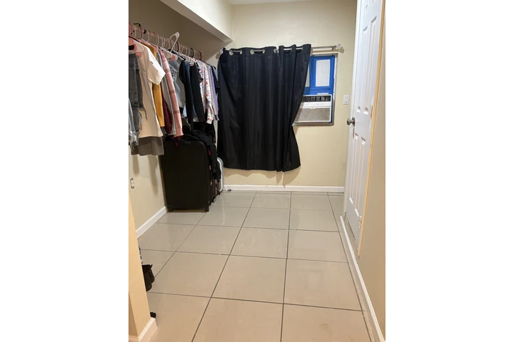 $950 : Room for rent image 2