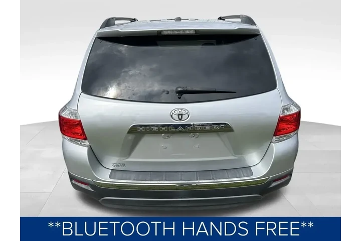 $12498 : Toyota Highlander 2011 SE 4d image 5