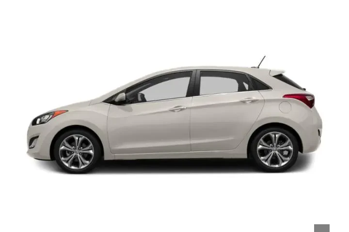 $8166 : Hyundai ELANTRA GT 2015 4dr image 2