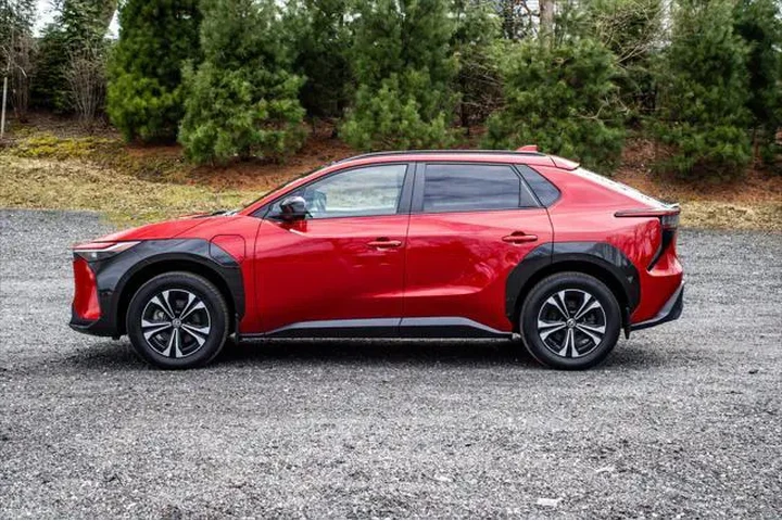 $17995 : Toyota bZ4X 2023 AWD XLE 4dr image 4