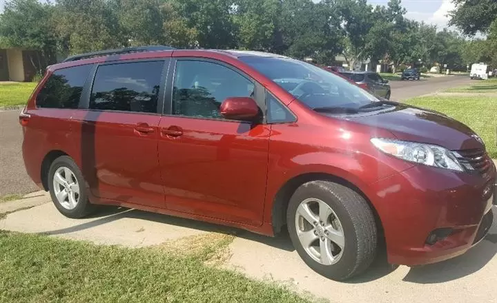 $10300 : 2015 Toyota Sienna LE image 2