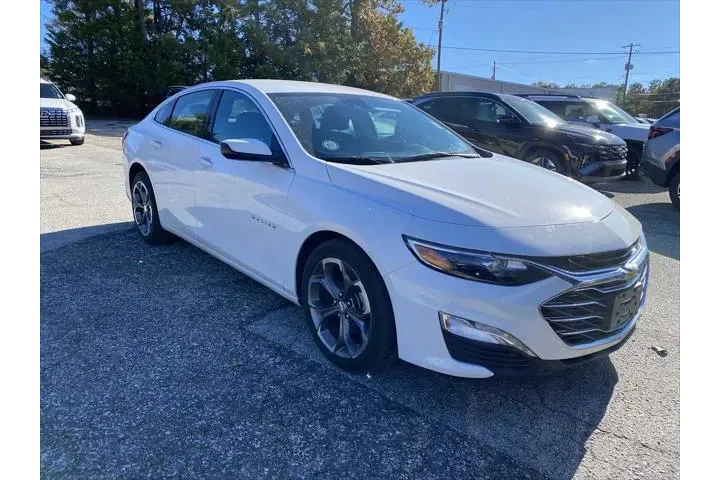 $19989 : Chevrolet Malibu 2024 LT 4dr image 2