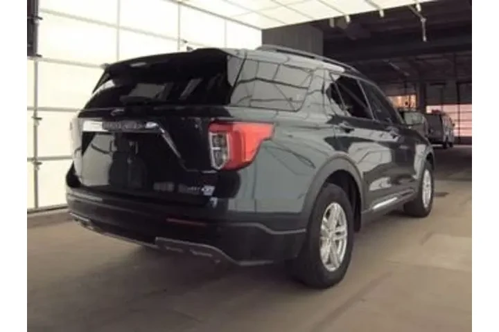 $30955 : Ford Explorer 2023 AWD XLT 4 image 2