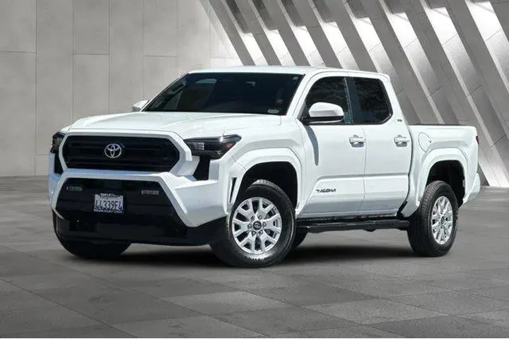 $38700 : Toyota Tacoma 2025 4x4 SR5 4 image 2
