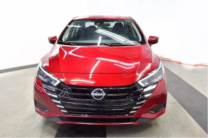 $16994 : Nissan Versa 2025 SV 4dr Sed image 3