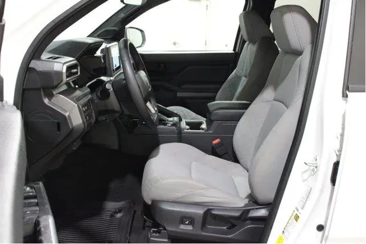$38966 : Toyota Tacoma 2025 4x4 SR5 4 image 1