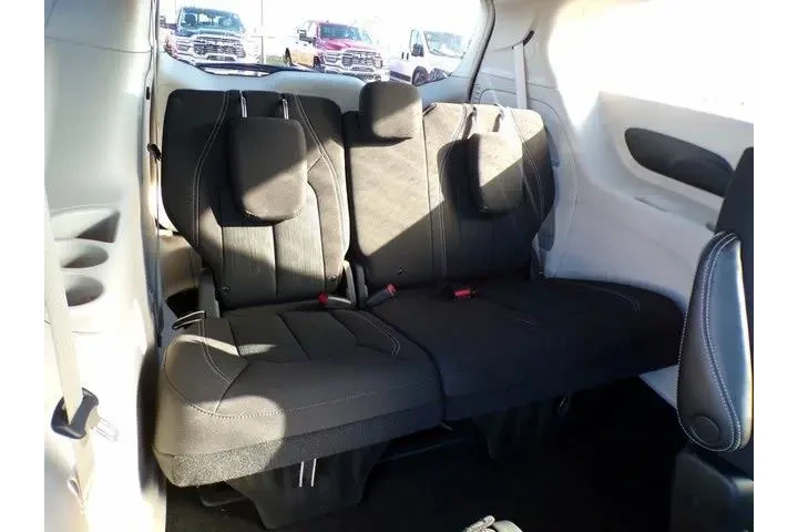 $18922 : Chrysler Voyager 2021 LX 4dr image 10