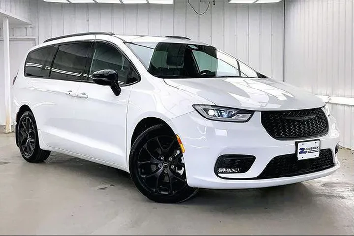 $36990 : Chrysler Pacifica 2024 Limit image 1