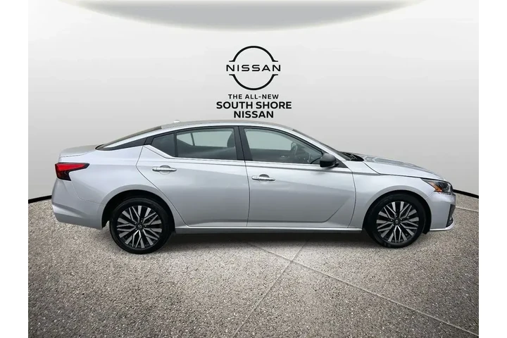 $18785 : Nissan Altima 2024 2.5 SV 4d image 4