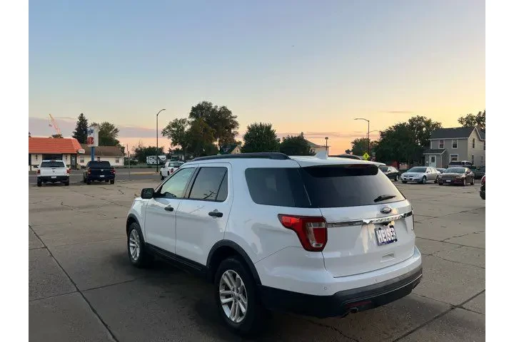 $13500 : 2016 Explorer One Owner | Dic image 7