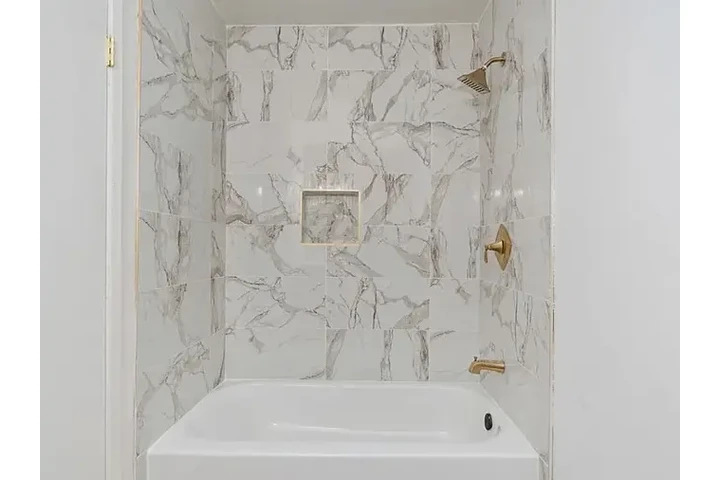 $2000 : HOUSE FOR RENT image 9