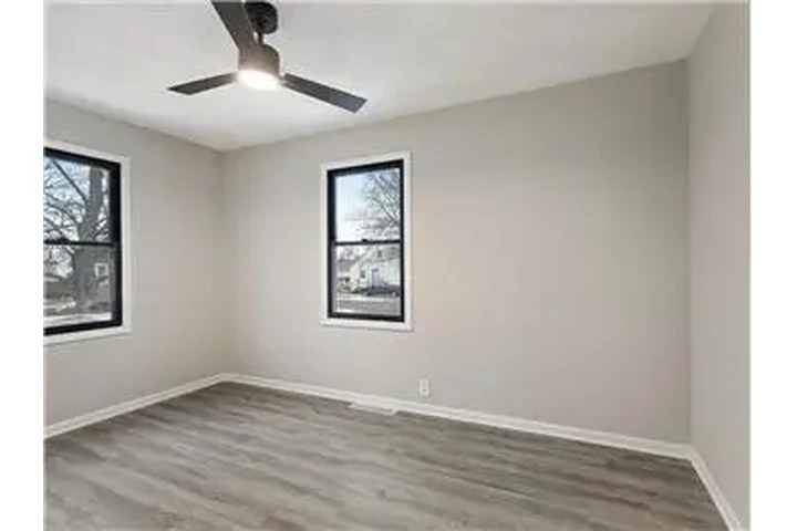 $1100 : Rental property with 2 bedro image 7