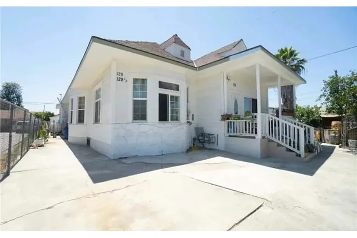 $2350 : 3 Bedroom House in Koreatown image 1