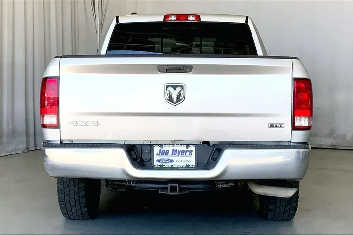 $17691 : Ram 1500 2017 4x4 SLT 4dr Cr image 4