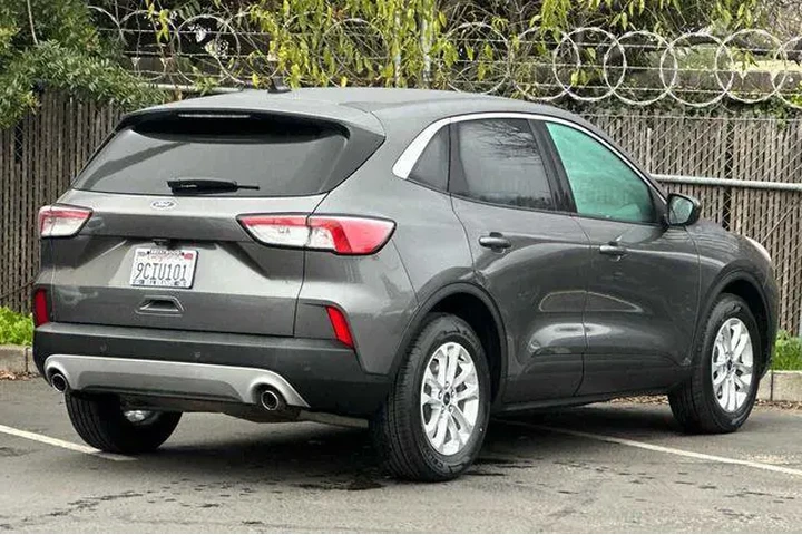 $14750 : Ford Escape 2021 SE 4dr SUV image 3