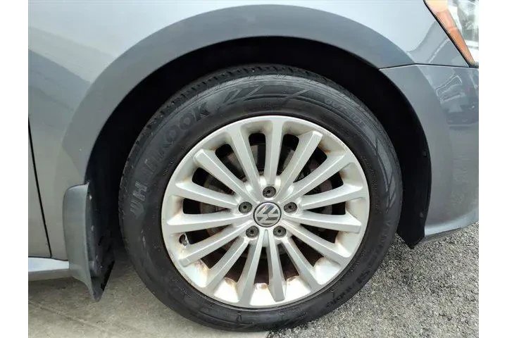 $13799 : Volkswagen Passat 2017 1.8T image 9