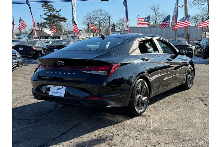 $21987 : Hyundai ELANTRA 2022 SEL 4dr image 9