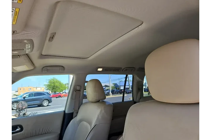 $15555 : Nissan Armada 2019 4x4 SV 4d image 8