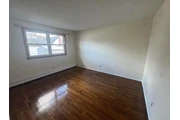 $1000 : Fully Renovated 1-Bedroom Apar thumbnail