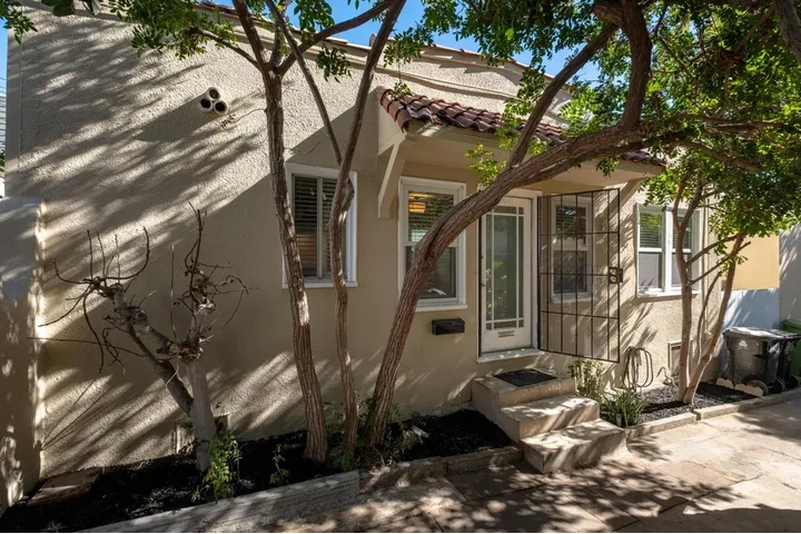 $1100 : Cozy 1-Bedroom and 1-Bathroom image 2