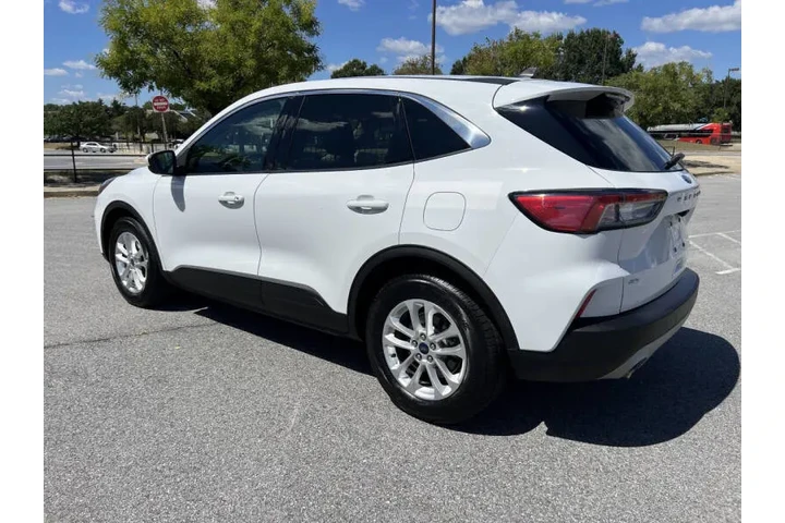 $9900 : 2020 Escape SE image 4